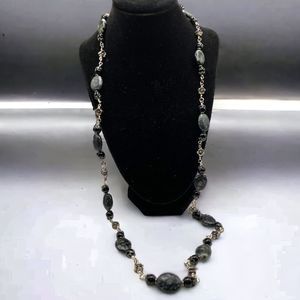 Long marbled black, gray stones & silver flowers necklace!